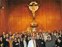 D. Angelo con i suoi parrocchiani dopo la Professione Perpetua
