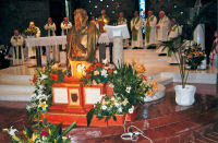 Mons. Domenico DAmbrosio presiede la Concelebrazione dinanzi alle reliquie di S. Pio
