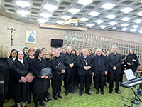 Il Coro Madre Speranza diretto dal M Marco Venturi con Mons. Frisina, il Card. Bassetti e il Rettore del Santuario P. Ireneo.