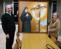 P. Alberto e Gabriella Serra presentano il quadro da lei realizzato