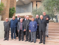 Vescovo delle Filippine con Mons. Benedetto Tuzia Vescovo di Orvieto-Todi insieme con alcuni Sacerdoti della Diocesi.