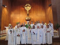 Sacerdoti con larcivescovo di Siena