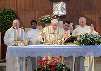 Il Card. Ernest Simoni concelebra insieme a P. Aurelio e P. Ireneo