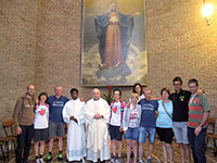 Ciclisti di Verona portano fiori alla Madonna