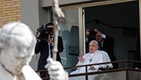 In preghiera per la salute di papa Francesco