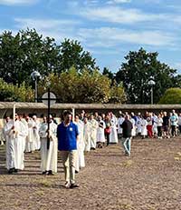 75� ANNIVERSARIO DELLAVENUTA DI MADRE SPERANZA A COLLEVALENZA - processione in Piazza
