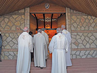 Notte dei Santuari Rito di apertura della Porta della Speranza e accensione della Lampada.
