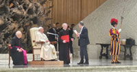 Il Cardinale vicario di Roma Baldo Reina apre la Porta Santa di San Giovanni
